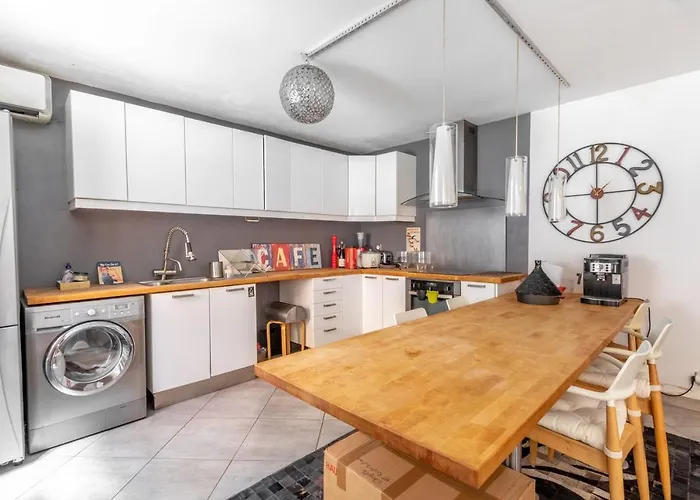 Lovely Townhouse In A Lively Area Close To The Old Nice